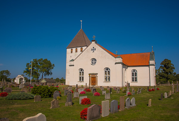 Persns kyrka, land